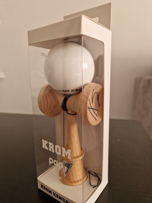 CADOU perfect ~ Kendama KROM cu Autograf
