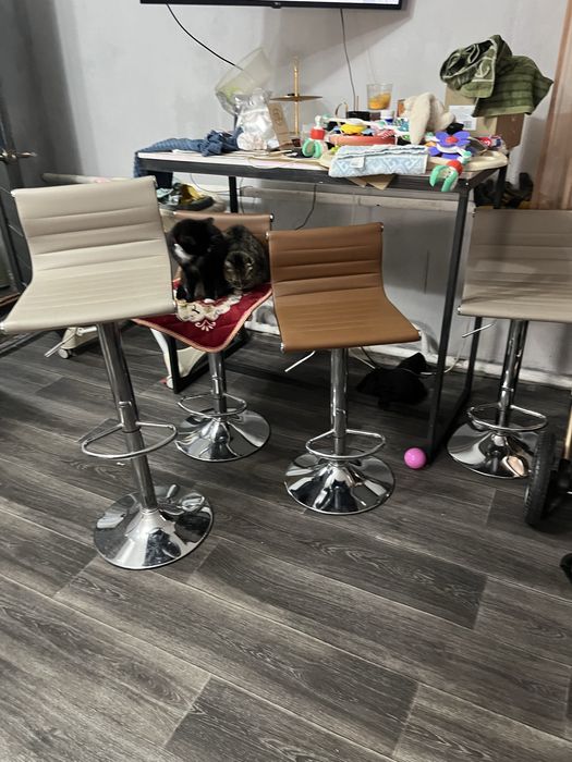 Барная стойка и 4 барных стула