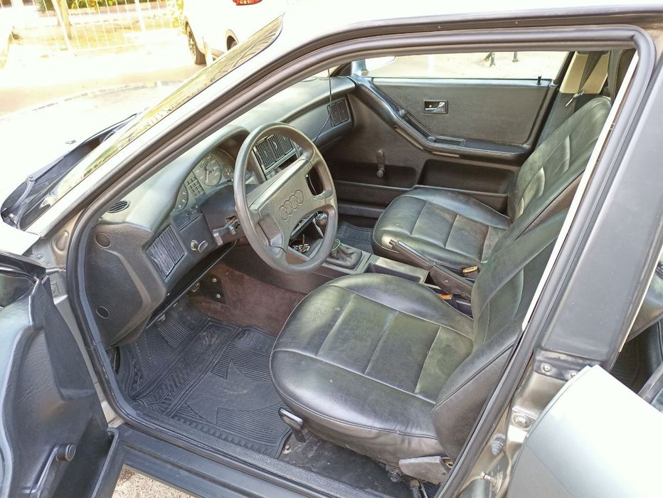 Ауди 80 б3  1990 года.