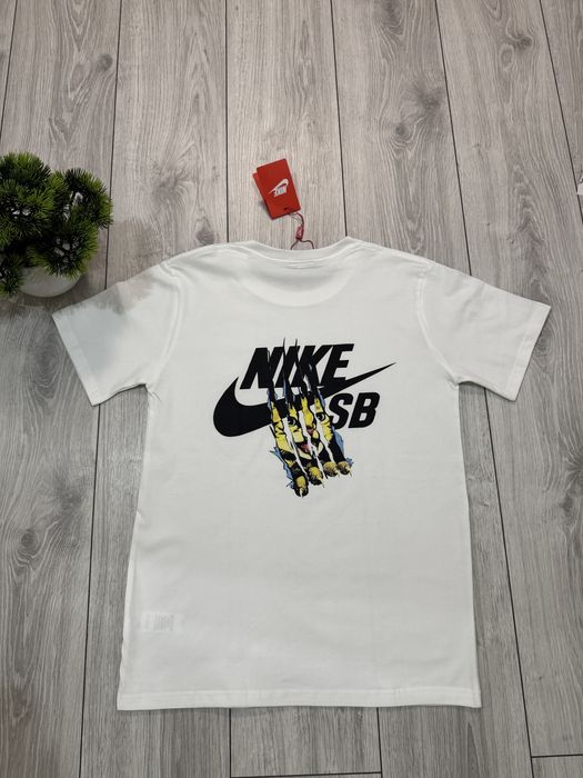 Tricou Nike SB white cu imprimeu pe fata si pe spate   – mărimea M