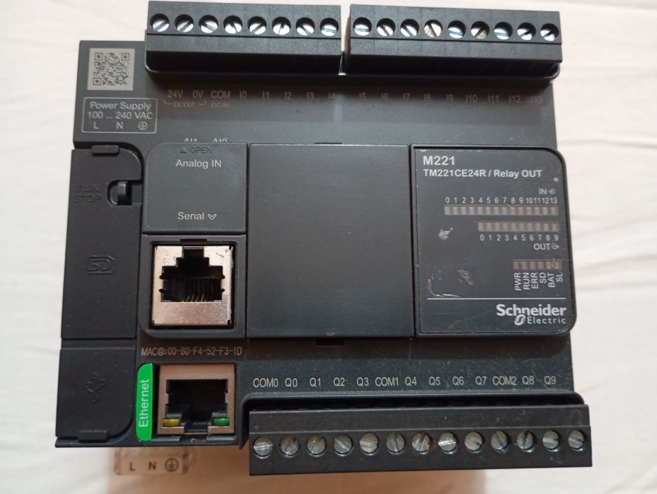 Automat programabil Schneider Electric Modicon M221 (TM221CE24R) cu 24 I/O și ieșiri pe releu , aproape ca nou