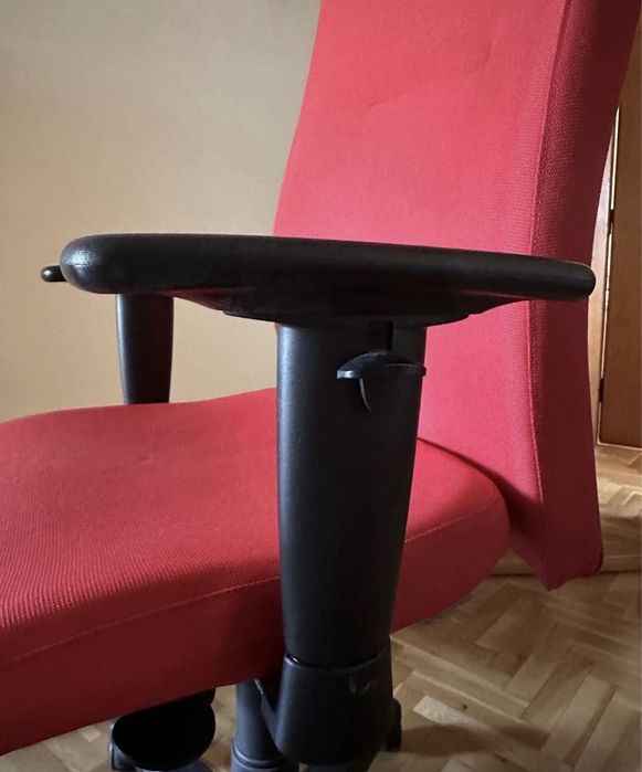 Офис стол:Dormeas smart, червен