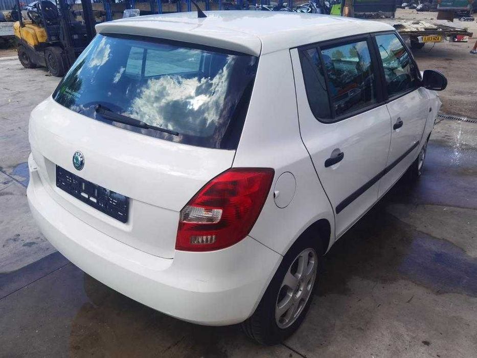 Dezmembrez Skoda Fabia 2 1.9TDI/BLS/BSW/usa/bara/faruri/grila/capota/stopuri/interior/volan/jante/haion/motor/cutie