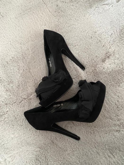 Pantofi negri Mallanee