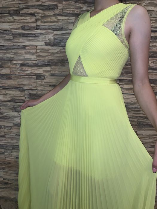 Нарядное платье BCBG