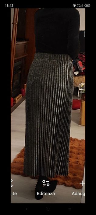 Fustita plisată banda lata in talie, 3/4, negru cu fir argintiu, L