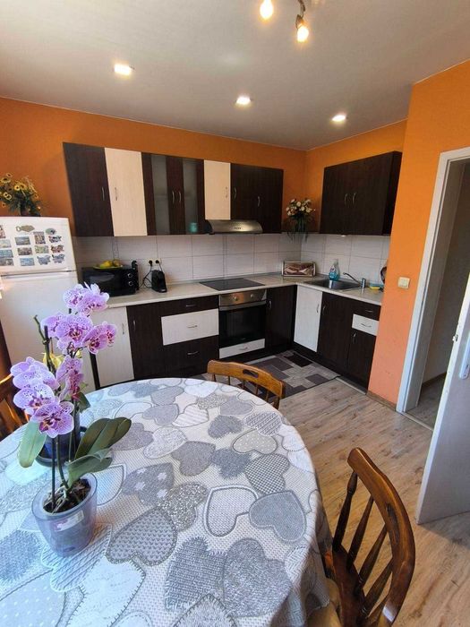 Продавам етаж от къща в гр. Перник кв. Ралица