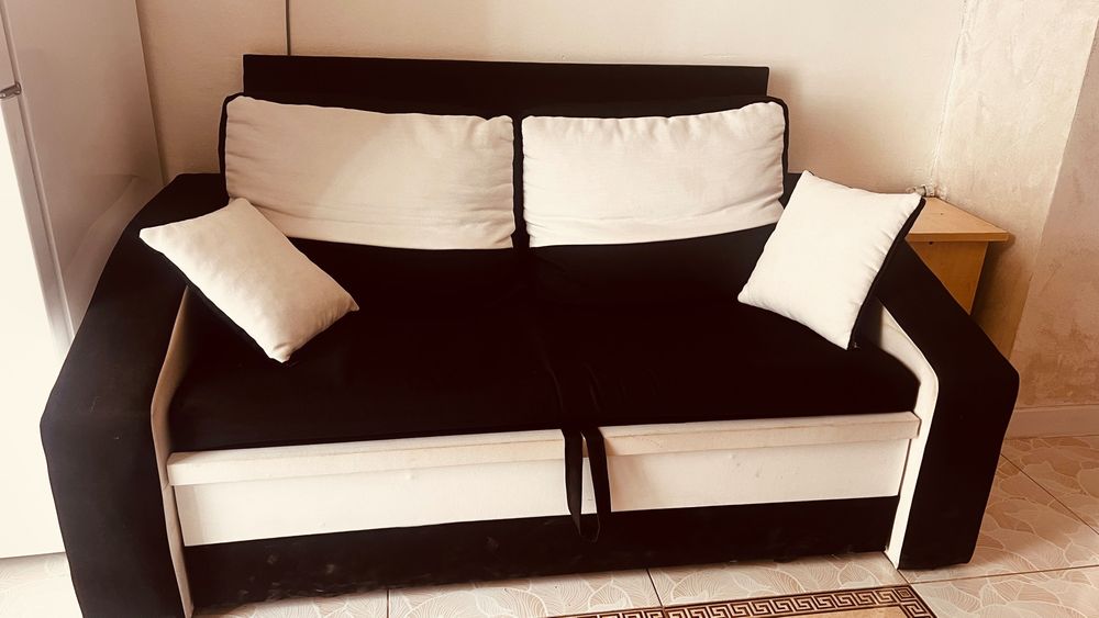 vând canapea extensibila in stare buna