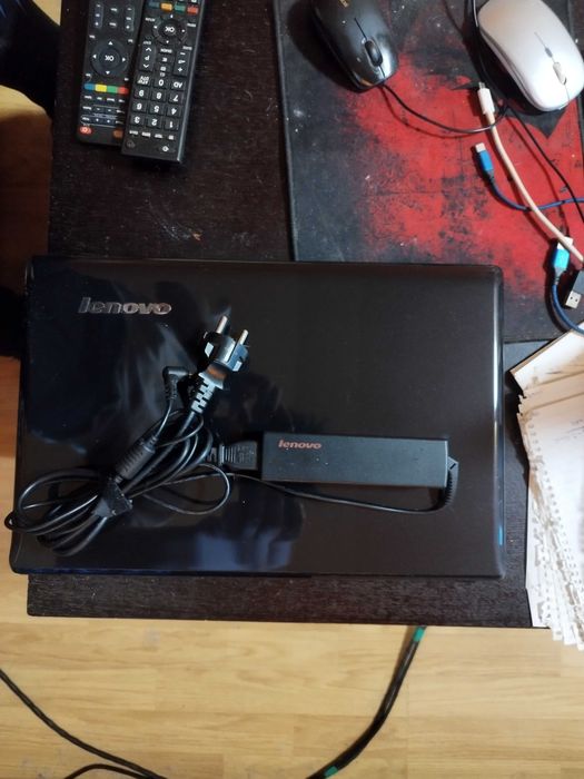 Продава се Lenovo G570 Intel insaid Dual core 1.50ghz.700Hdd Windows 10 Може и на части