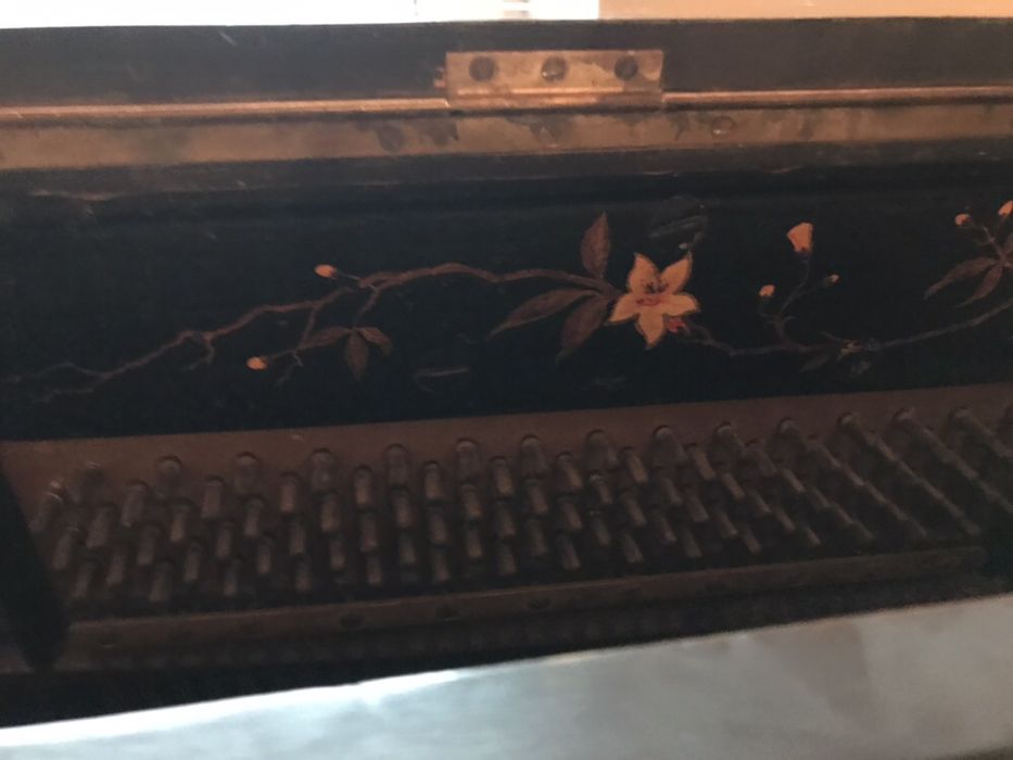 Vând pianina in stare bună