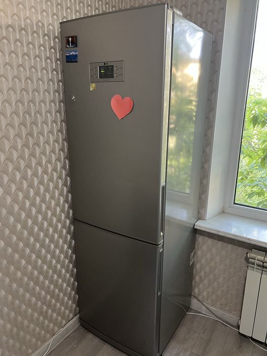 Продам Холодильник LG