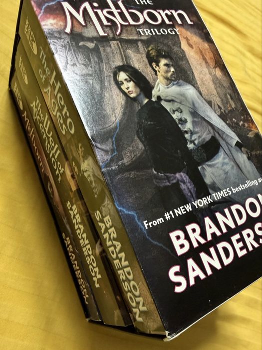 Книги - трилогия The Mistburn на английском