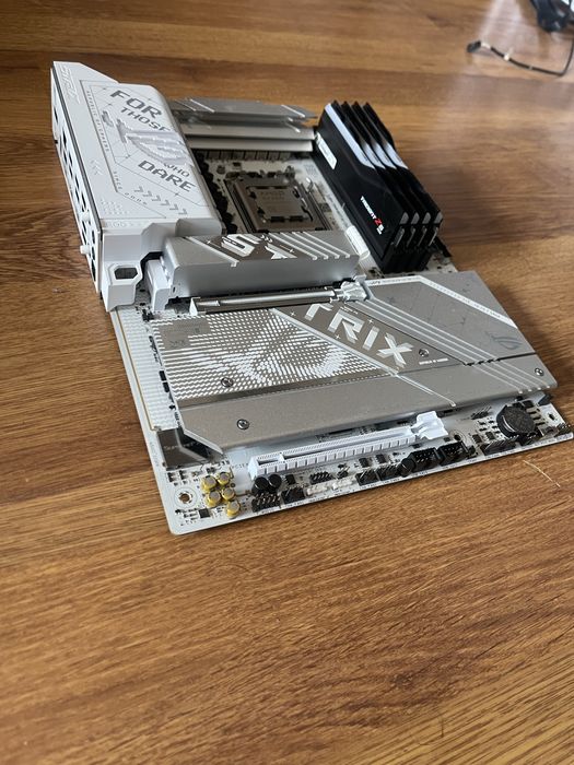 Топ ентусиастски комплект/Ryzen 9950x3D/X870 Strix/128GB/4TB SSD