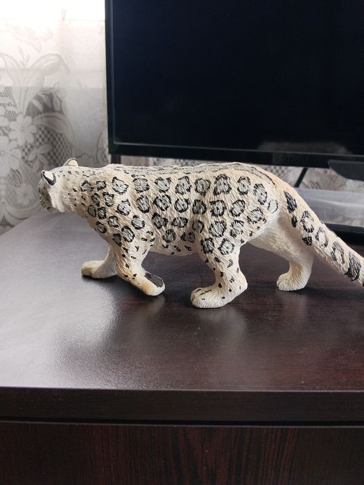 Фигура на снежен леопард