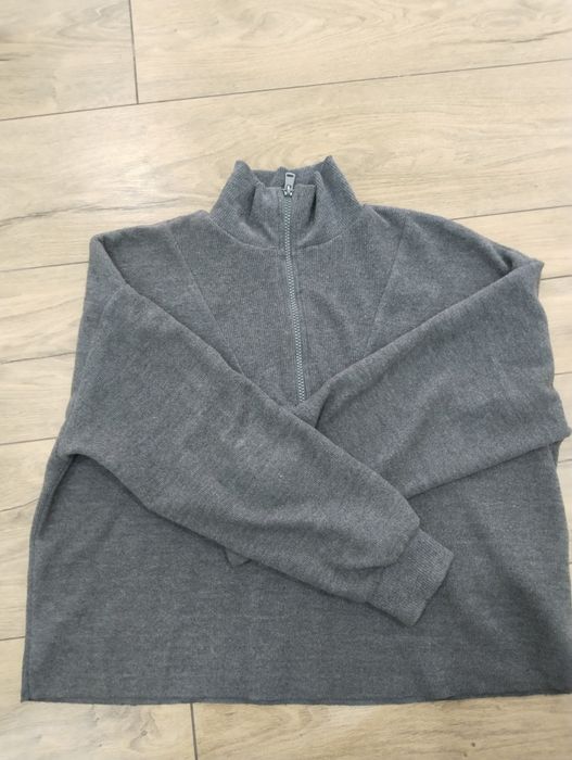 серый полузамок в