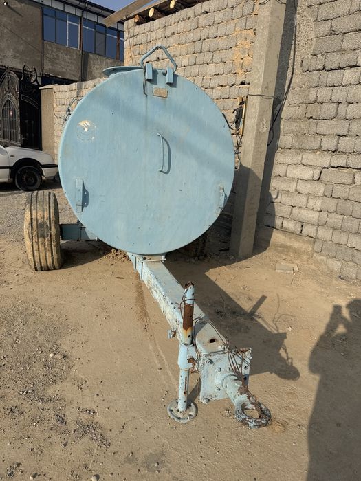 Продается передвижной емкость 3,5 тонна в хорошем состоянии заводской