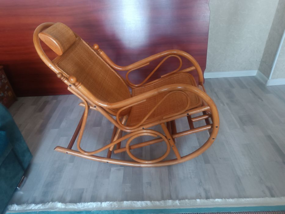 Кресло качалка из ротанга