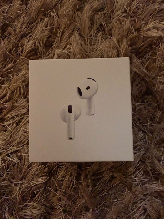 AirPods 4 cu Active Noise Cancellation