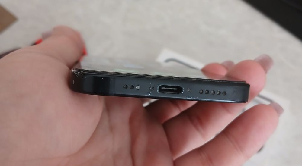 Продам Iphone 15 128g