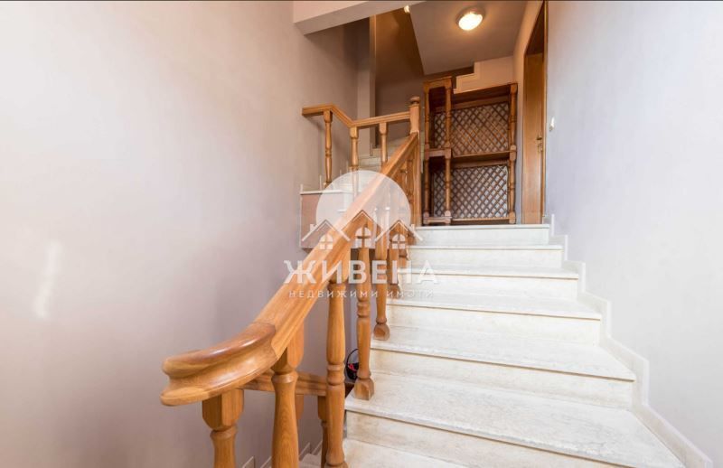 Продава се Къща в Варна, Център - 821 кв.м за 1056 €/кв.м - Снимка #12
