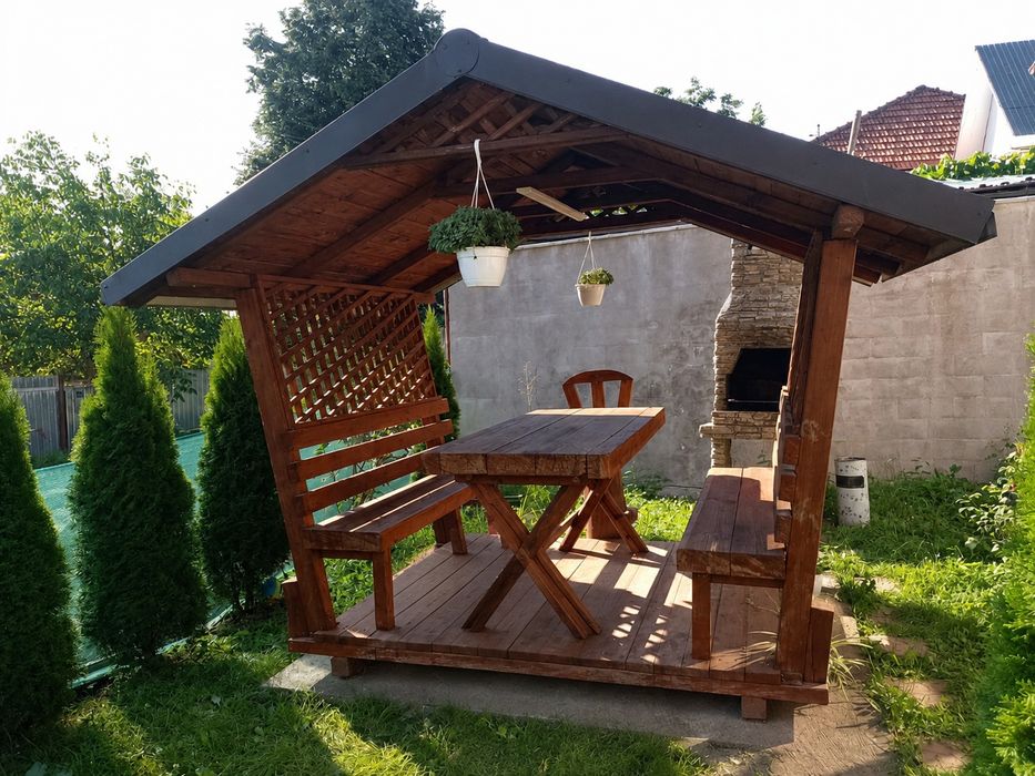 Vând foișor din lemn stare foarte bună