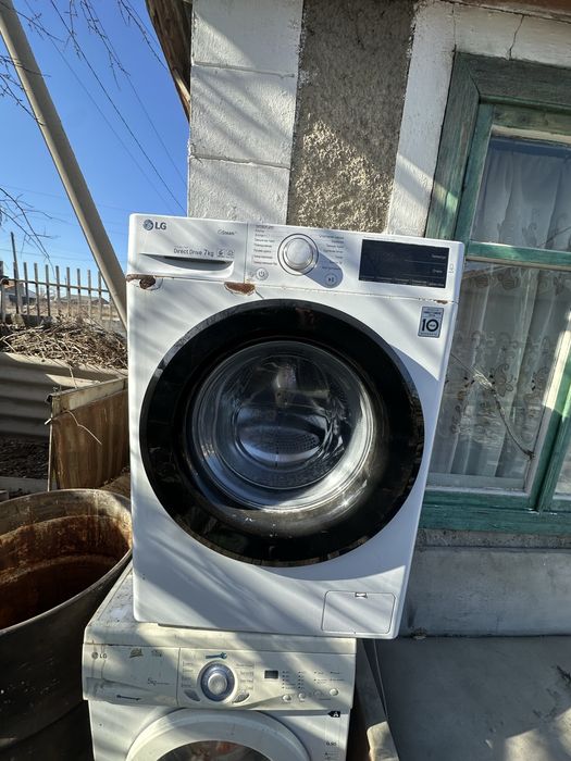 Продам машинку LG