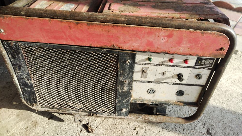 Vând  generator, și schimb motor barca