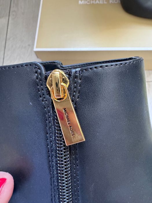 Чисто нови Michael Kors само пробвани!