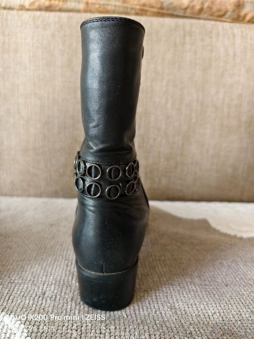 Продам женские сапоги