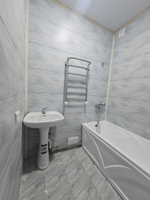 3 хоналик квартира 2 кават кирпичный дом, 7 микр, чупбозор