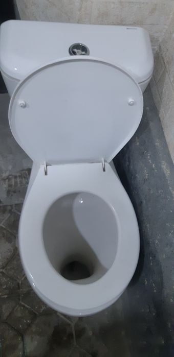 Unitaz holati yaxshi, kichkina dars ketkan joyi bor suv qo'yvormidi