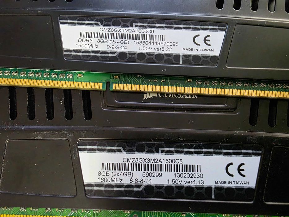 Memorie 4GB DDR3 1600MHz Corsair Vengeance CMZ8GX3M2A1600C9
