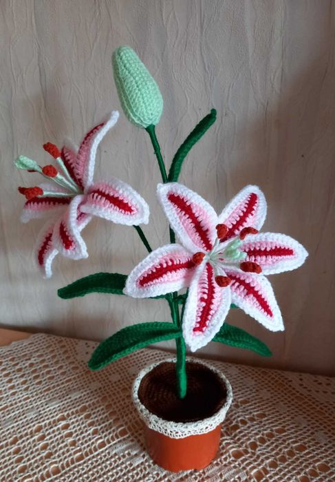 Плетени цветя и мартеници