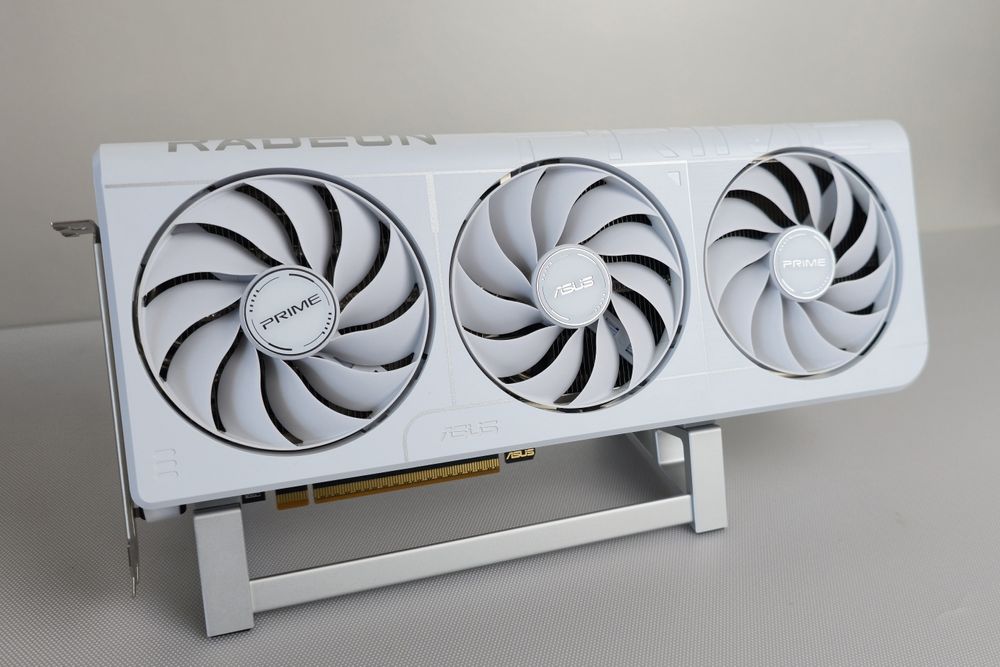 Видео карта Asus Prime RX 9070 XT White Edition, 16GB GDDR6 AMD Radeon