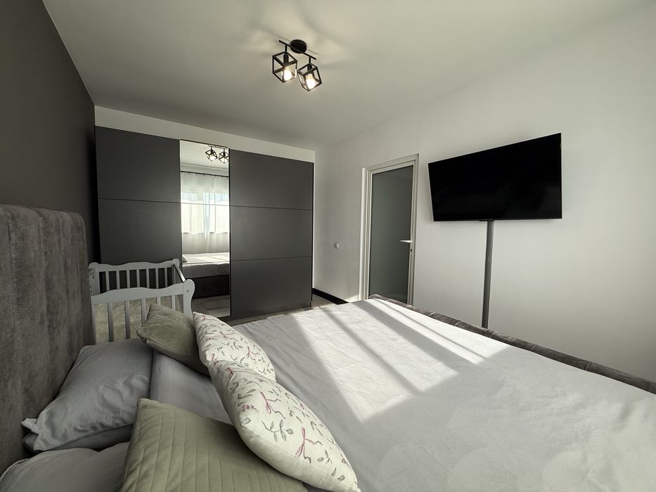 PROPRIETAR – COMISION 0% Apartament modern 2 camere parter tip casă + terasă + vedere la iaz – Fălticeni
