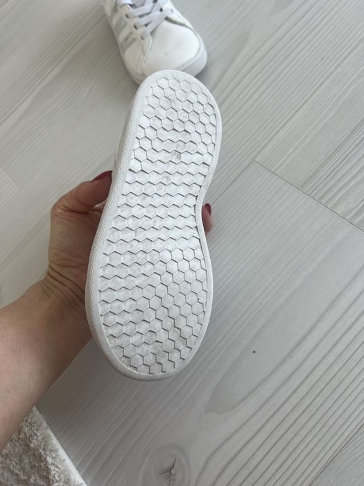 Vand adidasi Adidas, marimea 28, purtati de 5 ori