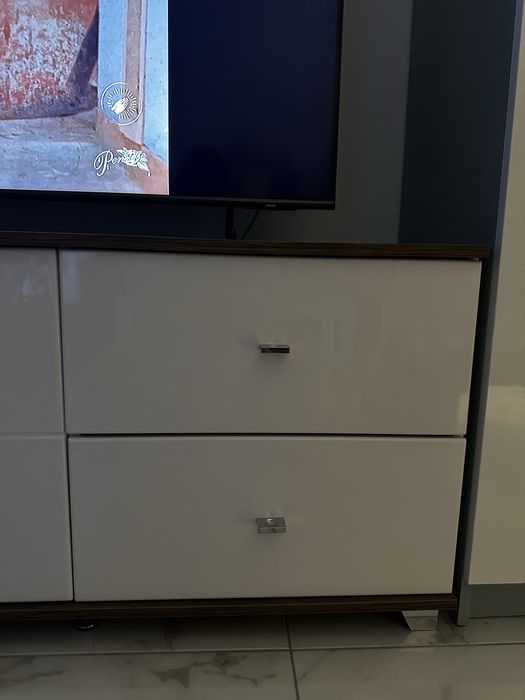 Comoda televizor