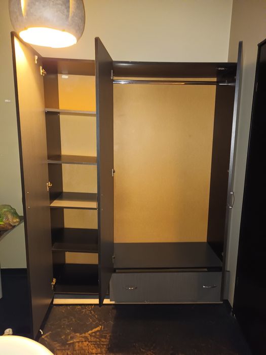 Şifonier 3 Uşi H 200cm, L 150cm, l 53cm