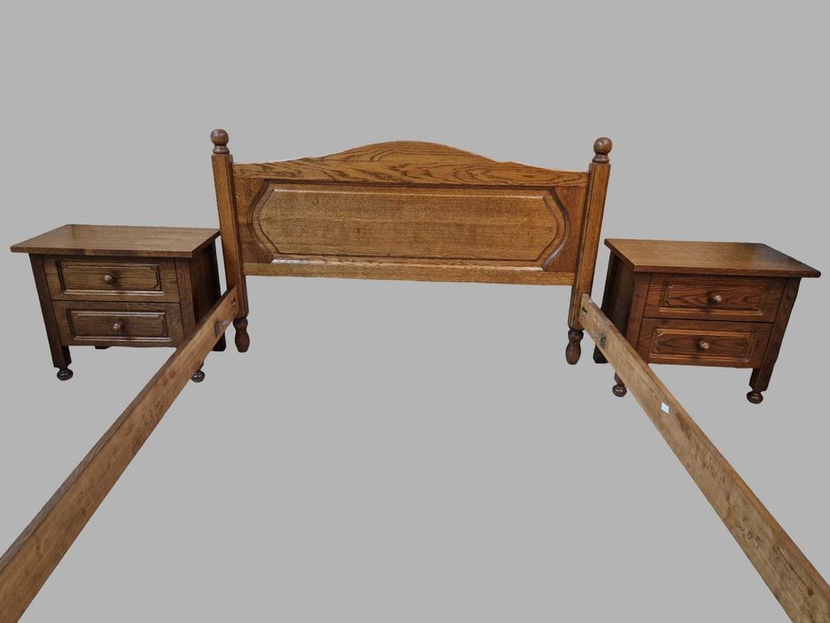 Масивна дъбова спалня в комплект с два броя нощни шкафчета