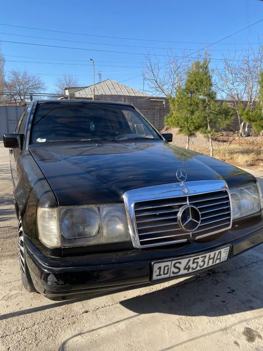 Мерседес бенз 124 седан