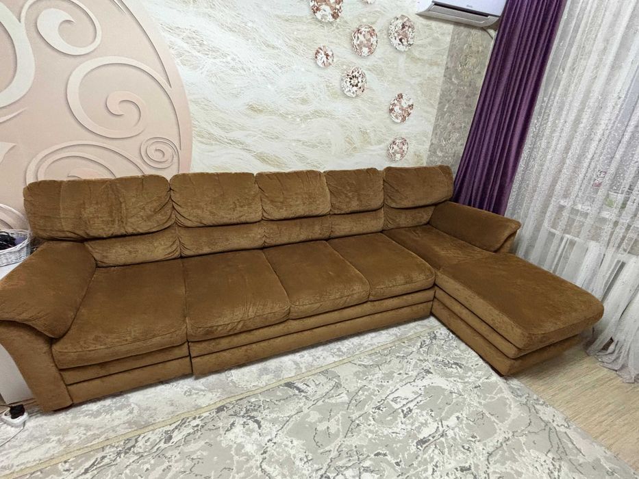 Продам диван угловой.