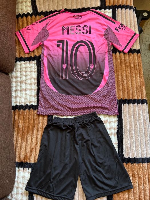 Compleu fotbal cu Yamal si Messi