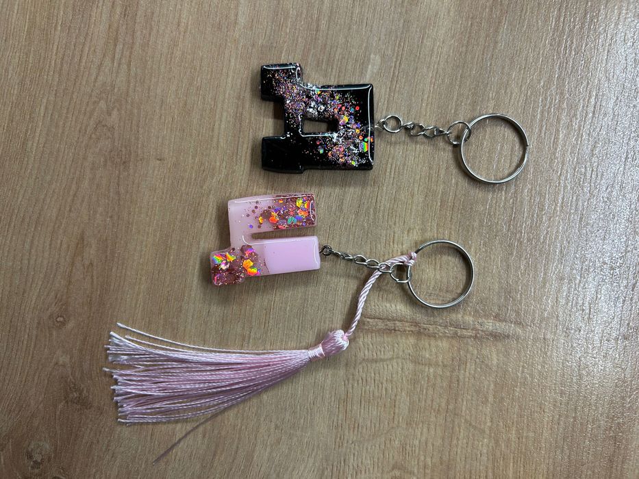 книгоразделите и ключодържатели от епоксидна смола