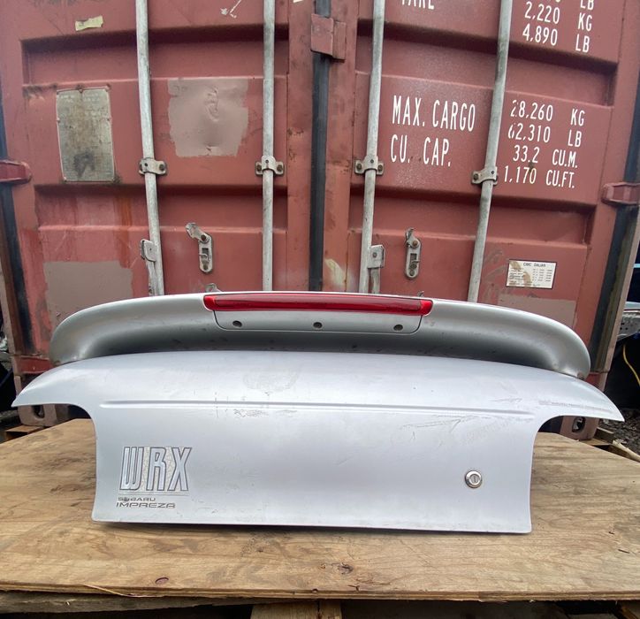 Крышка багажника субару