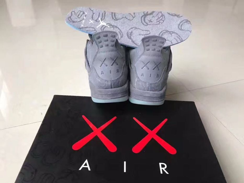 Air Jordan 4 Retro Kaws