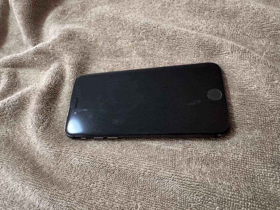 Айфон 8 64 гб все работает