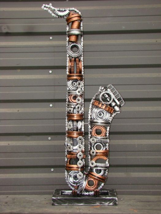 Sculptura fier SAXOFON stil industrial.