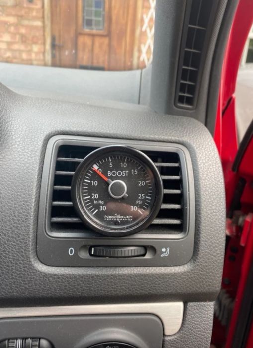 Стойки за уреди за автомобили.