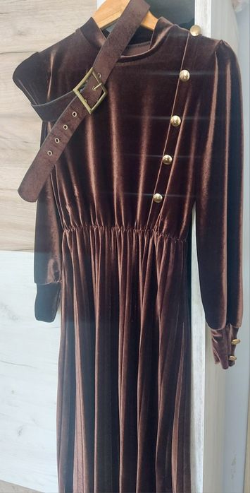Рокля в кафяв цвят