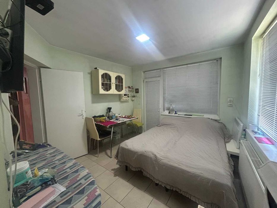 Двуетажна къща с гараж и двор, гр. Попово